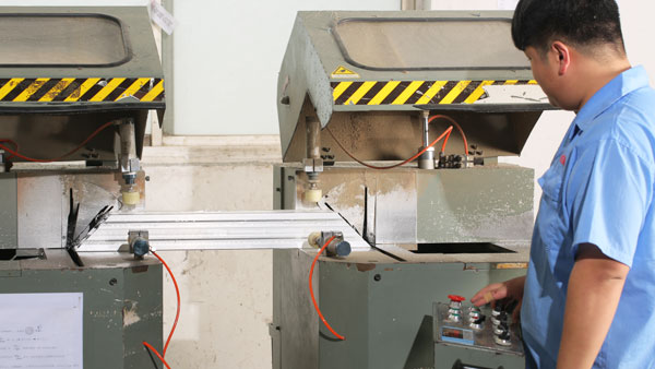 數顯雙頭鋸切割